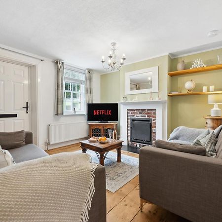 2-Bedroom Stylish & Gorgeous Westgate Cottage Retreat, Central Winchester, Free On-Street Parking Permit, With Garden, Close To Cathedral - Sleeps 6, Pets Are Welcome, Summer Special Offer! - By Blue Puffin Stays Экстерьер фото