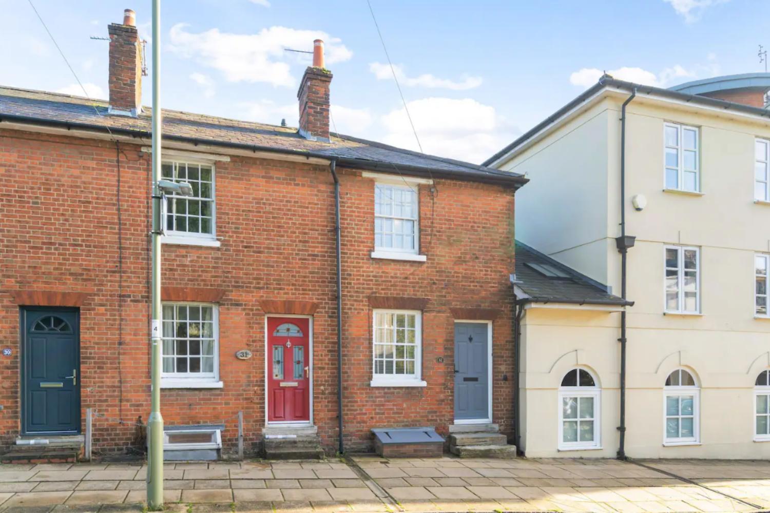 2-Bedroom Stylish & Gorgeous Westgate Cottage Retreat, Central Winchester, Free On-Street Parking Permit, With Garden, Close To Cathedral - Sleeps 6, Pets Are Welcome, Summer Special Offer! - By Blue Puffin Stays Экстерьер фото