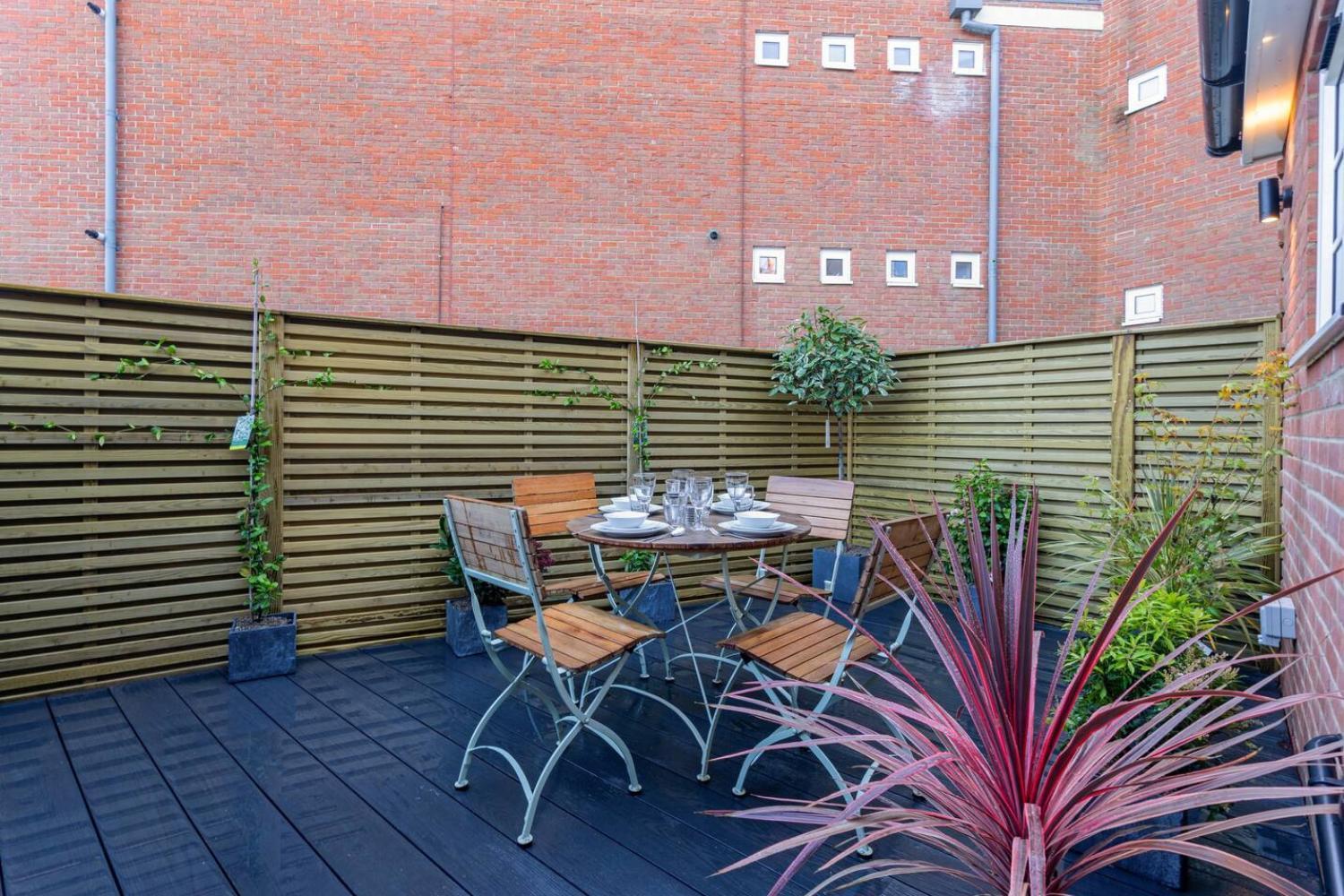 2-Bedroom Stylish & Gorgeous Westgate Cottage Retreat, Central Winchester, Free On-Street Parking Permit, With Garden, Close To Cathedral - Sleeps 6, Pets Are Welcome, Summer Special Offer! - By Blue Puffin Stays Экстерьер фото