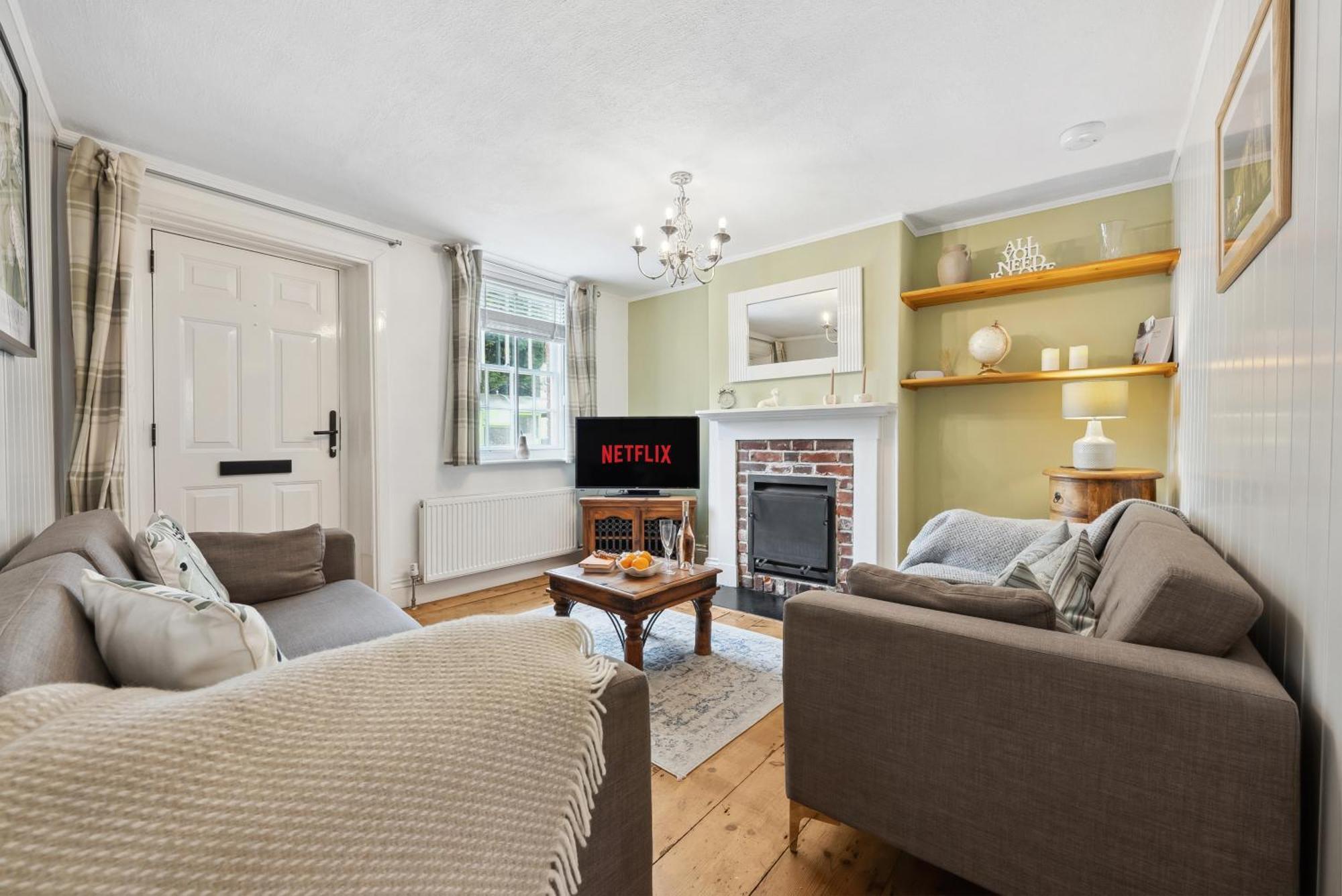 2-Bedroom Stylish & Gorgeous Westgate Cottage Retreat, Central Winchester, Free On-Street Parking Permit, With Garden, Close To Cathedral - Sleeps 6, Pets Are Welcome, Summer Special Offer! - By Blue Puffin Stays Экстерьер фото